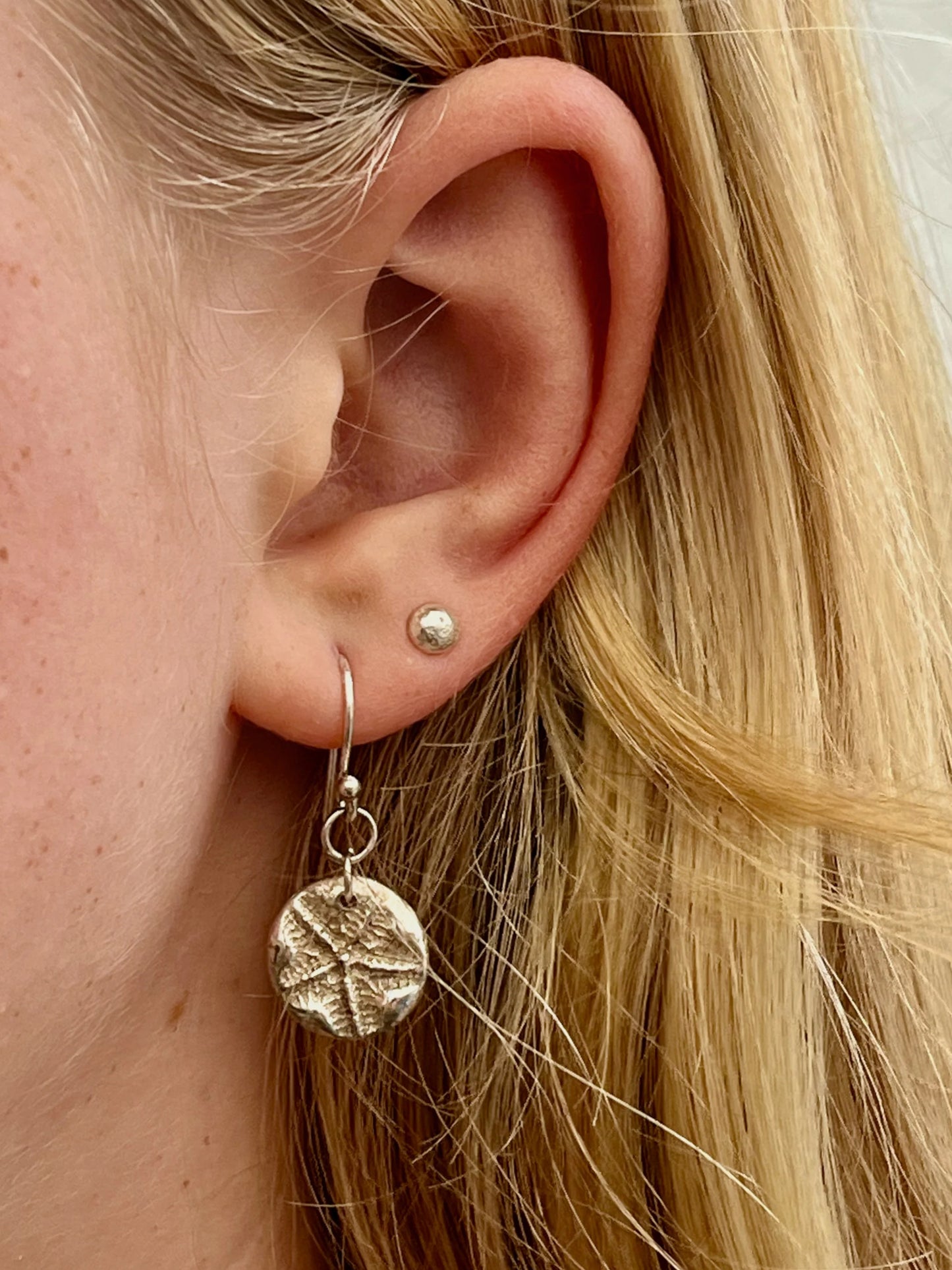 Starfish disc earings.