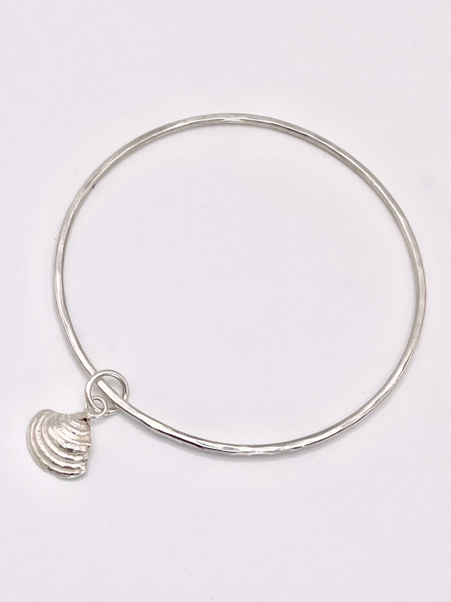 A Fine silver bracelet with shell.