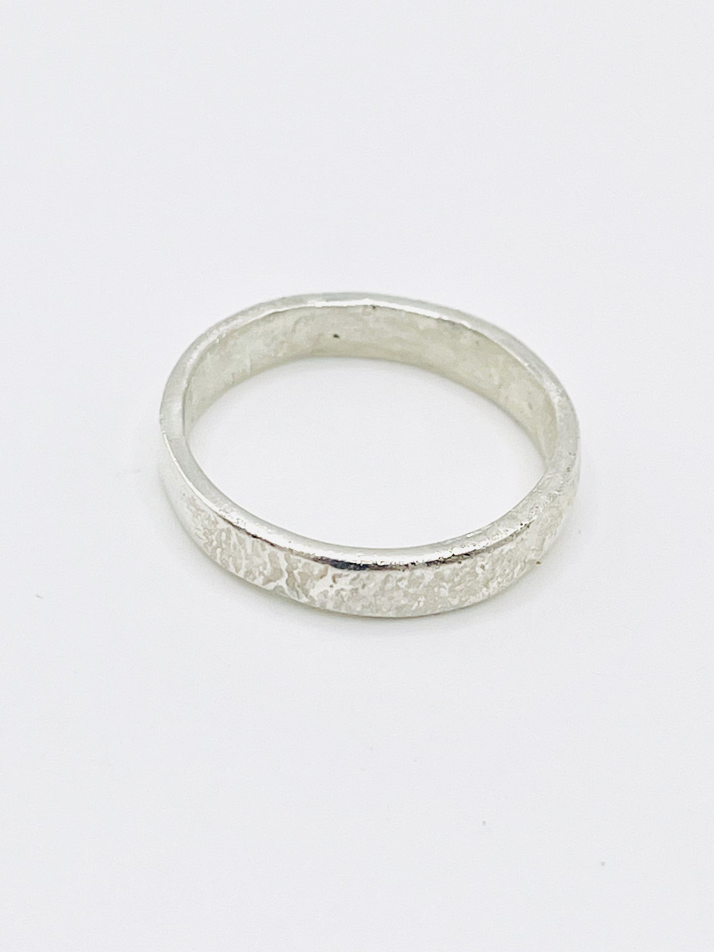 Silver Seaweed band ring.