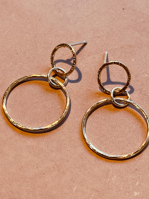 Gold linked ring earings.