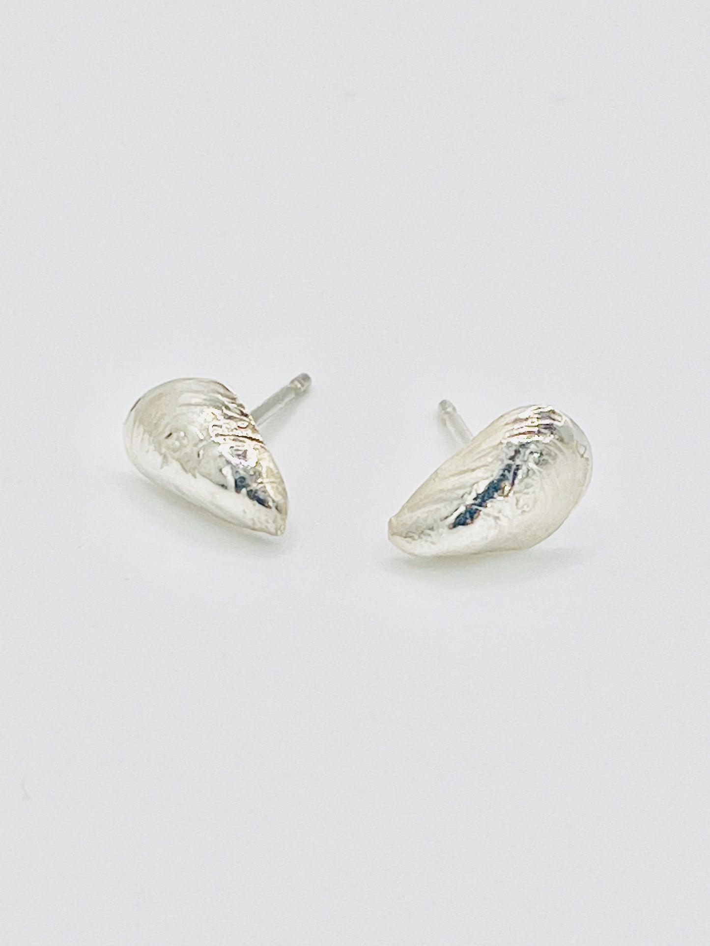 Silver mussel shell studs.