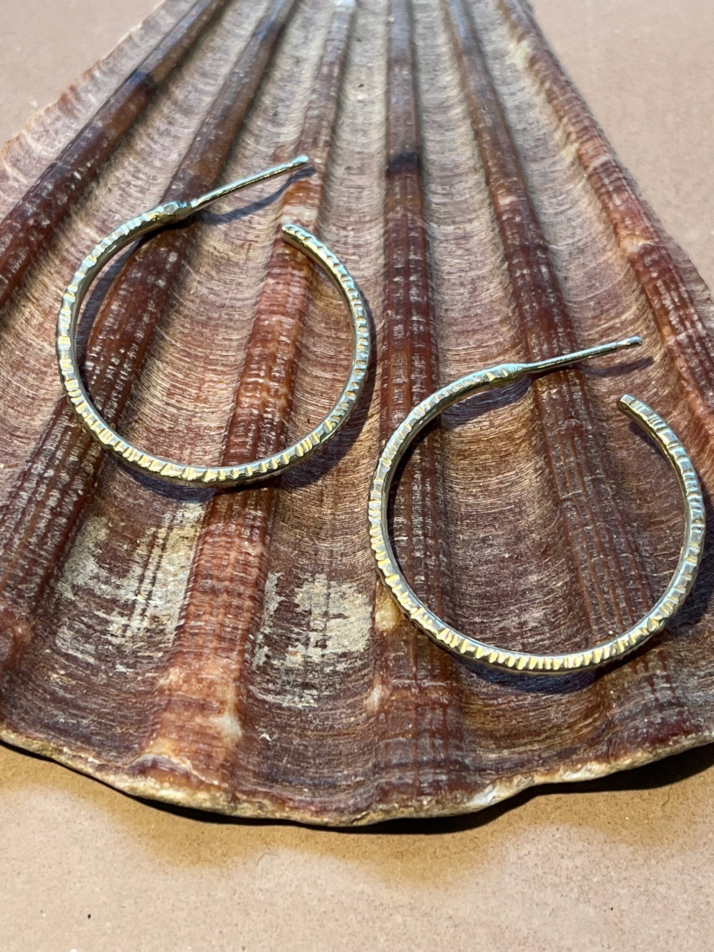 Silver ridged hoop earings