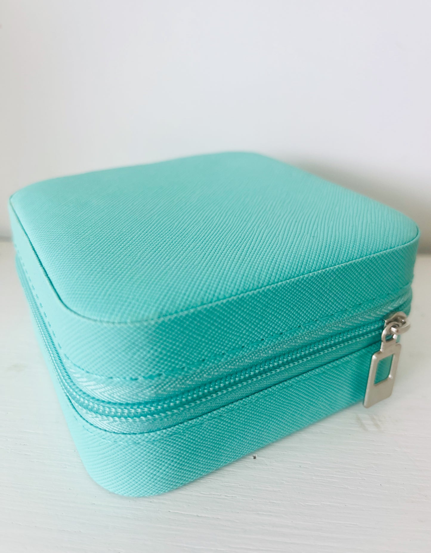 Travel jewellery box.