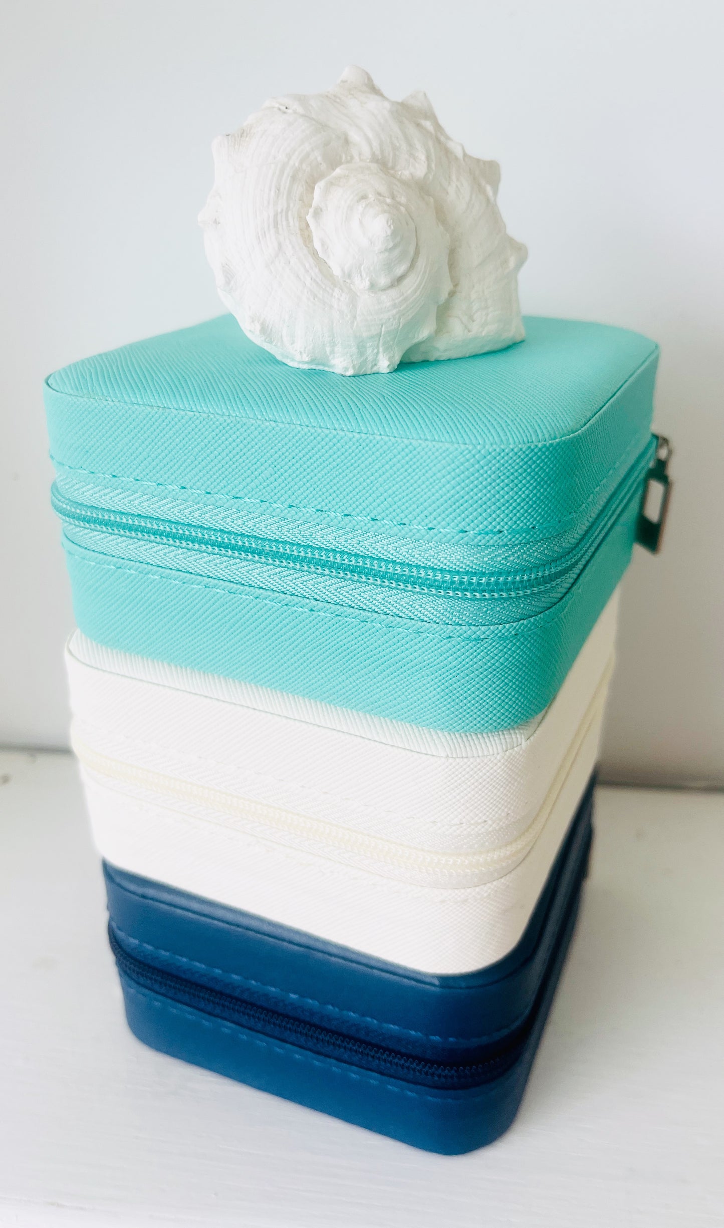 Travel jewellery box.