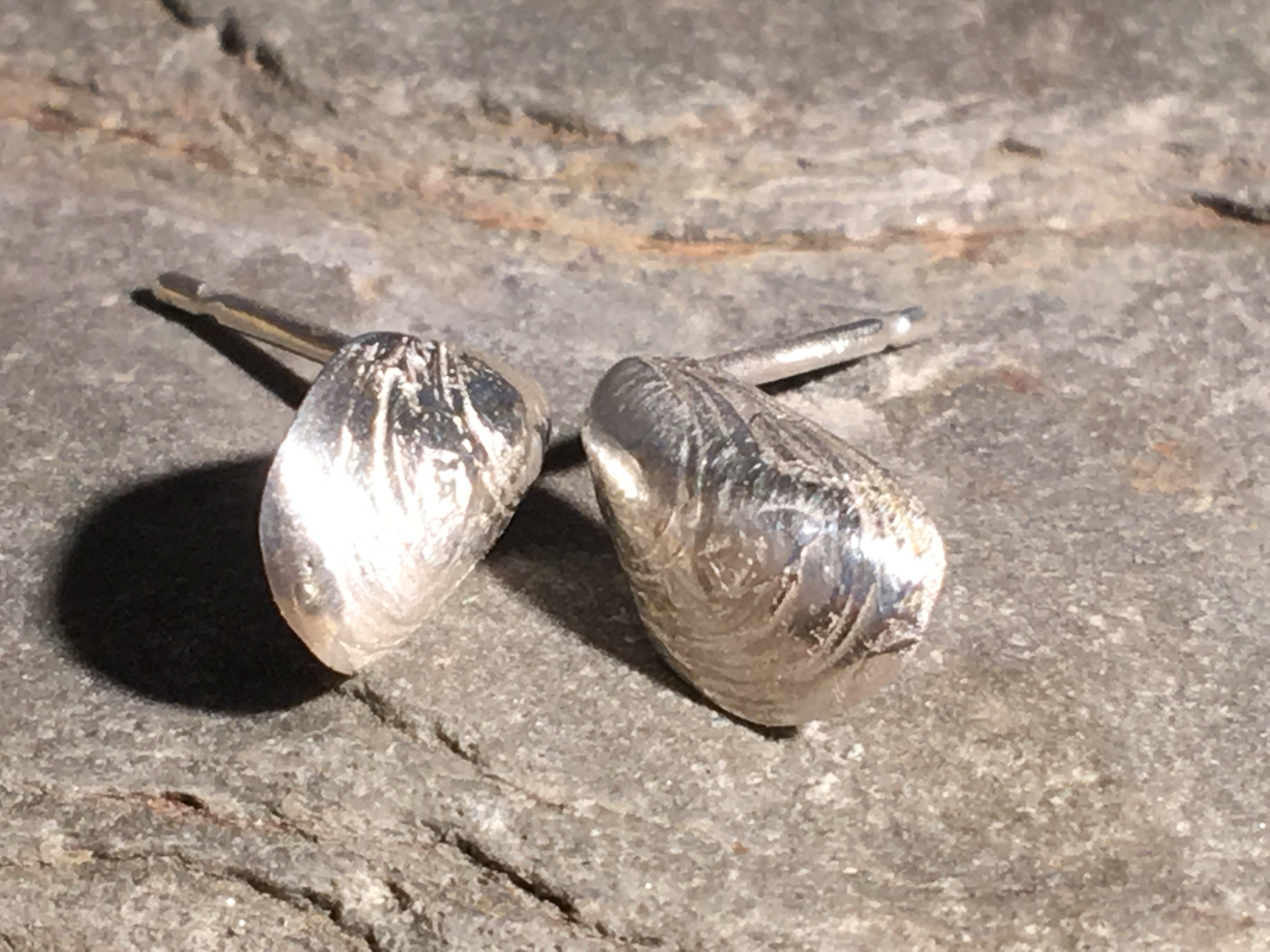 Silver mussel shell studs.