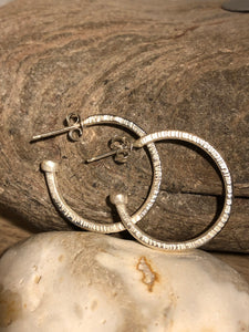 Silver patterned hoop earings